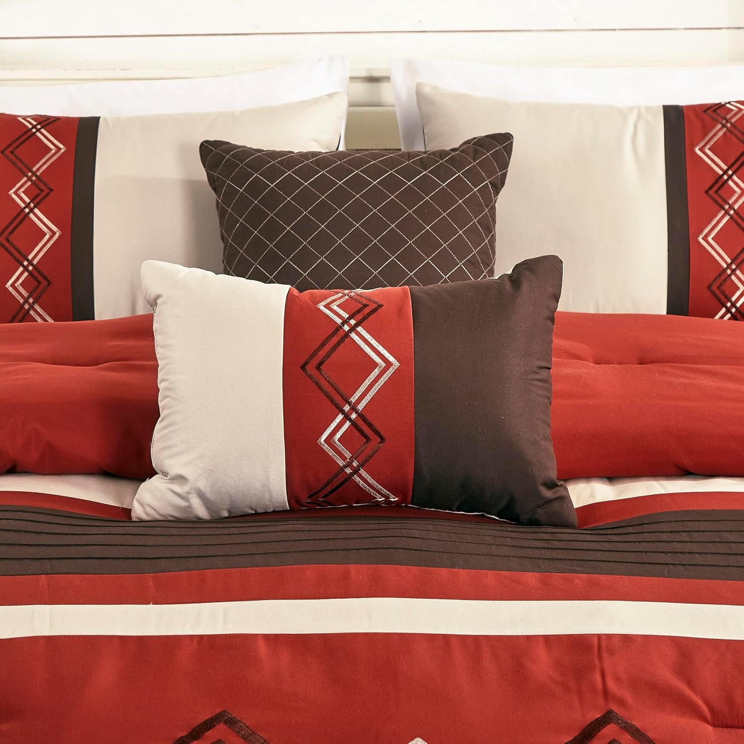 Modern Pleated Stripe 7-Piece Full Bedding Set - Image 4